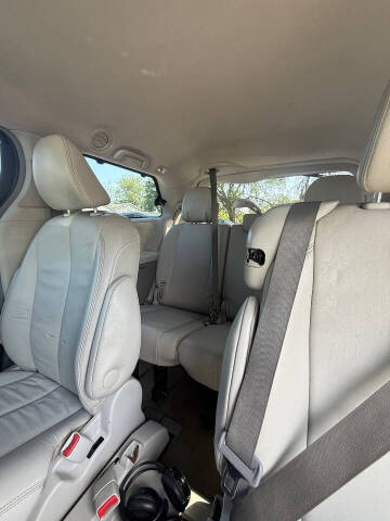 2013 Toyota Sienna XLE 8-Passenger
