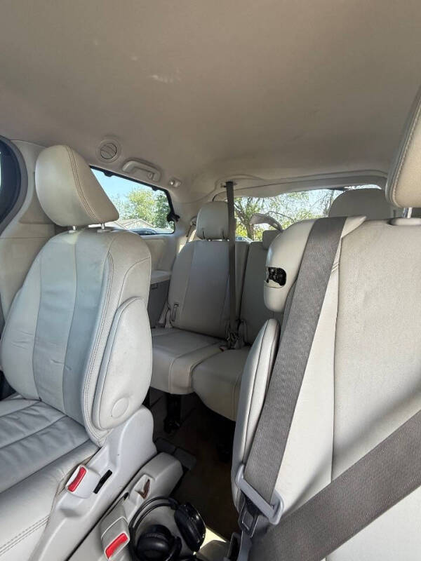 2013 Toyota Sienna XLE 8-Passenger