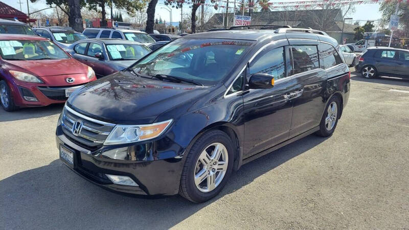 2011 Honda Odyssey Touring's photo