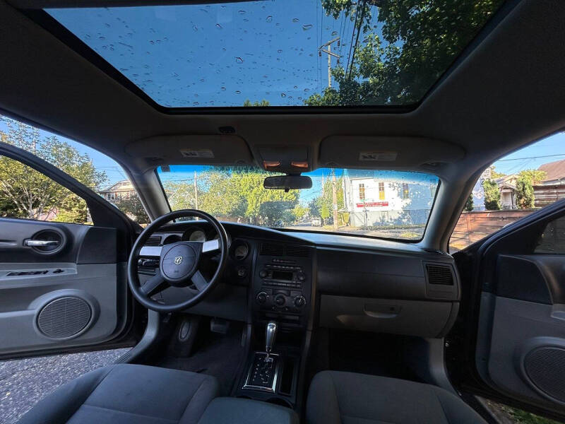 2005 Dodge Magnum SE