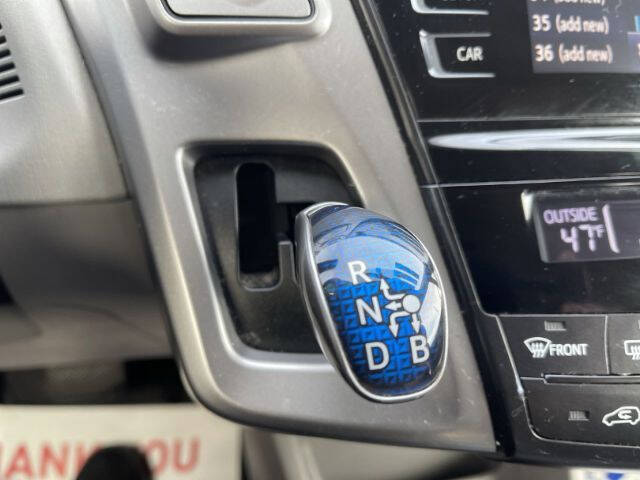 2017 Toyota Prius v Five