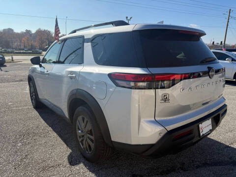 2023 Nissan Pathfinder SV