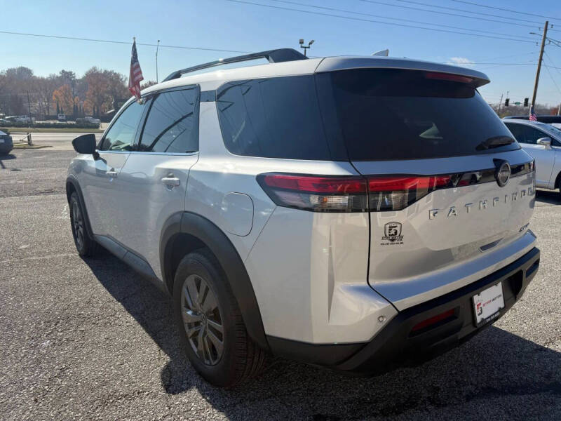 2023 Nissan Pathfinder SV