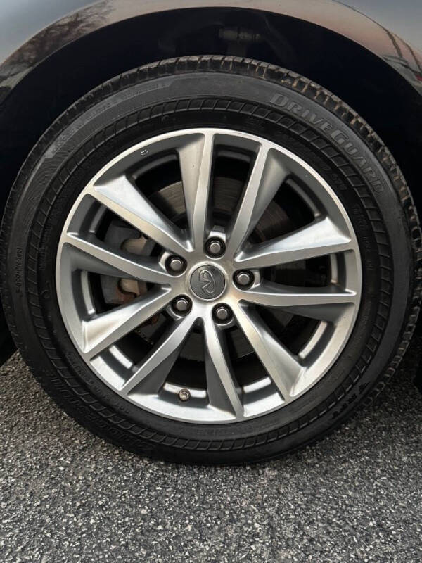 2015 Infiniti Q50 Premium