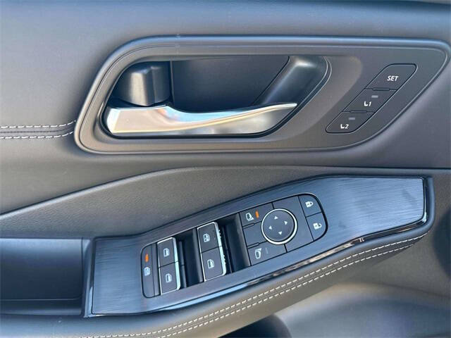 2025 Nissan Rogue SL