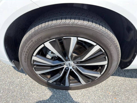 2023 Volvo XC60 B5 Plus Dark Theme