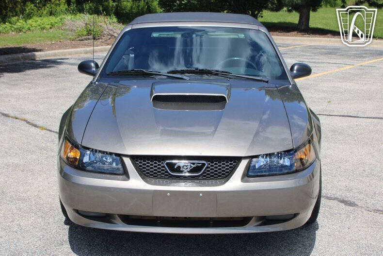 2002 Ford Mustang GT Deluxe