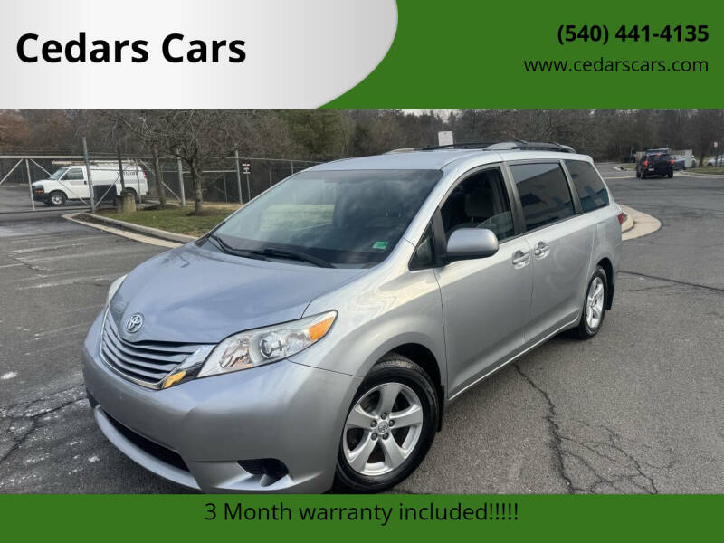 2015 Toyota Sienna LE's photo