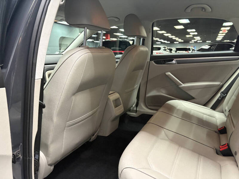 2017 Volkswagen Passat 1.8T R-Line