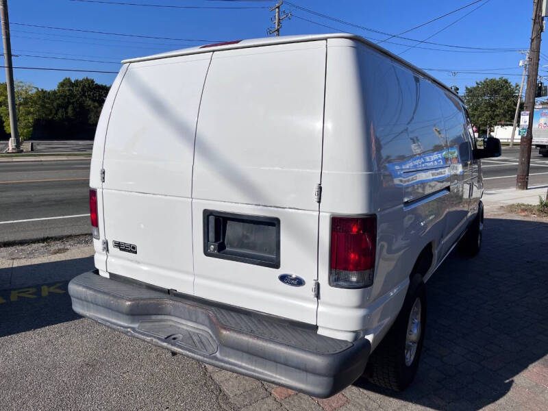2004 Ford E-Series E-350 SD