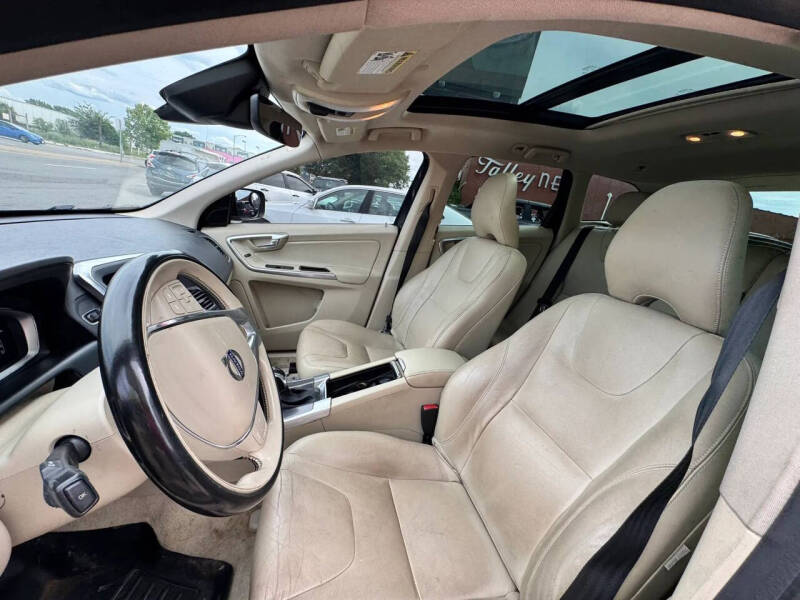 2016 Volvo XC60 T5 Drive-E Premier