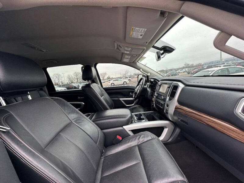 2017 Nissan Titan SL