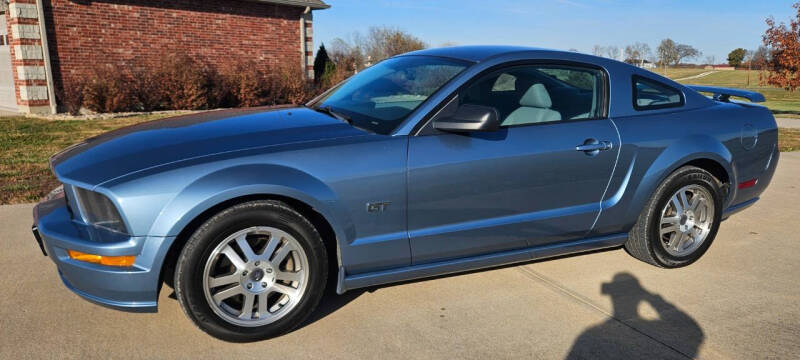 2005 Ford Mustang GT Deluxe's photo