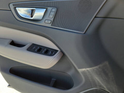 2026 Volvo XC60 T8 Plus