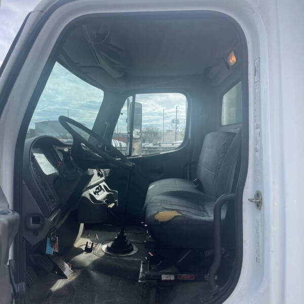 2007 Freightliner M2 106