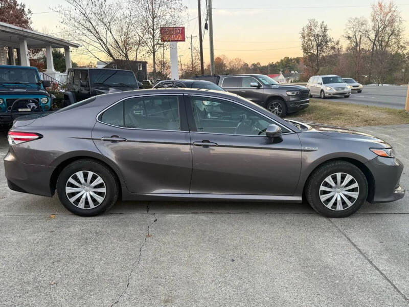 2019 Toyota Camry Hybrid LE