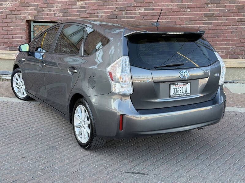 2013 Toyota Prius v Five