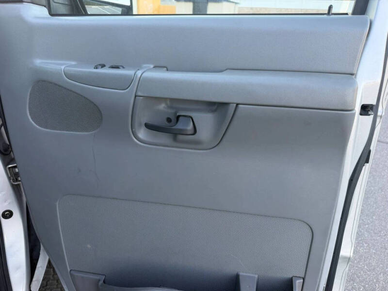2006 Ford E-Series E-350 SD XLT