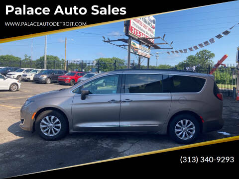 2017 Chrysler Pacifica for sale at Palace Auto Sales in Detroit MI