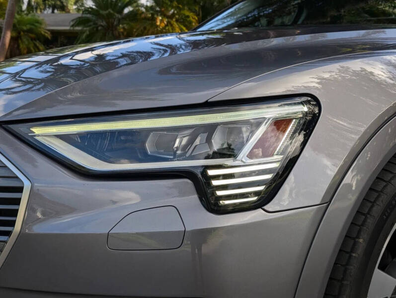 2021 Audi e-tron quattro Premium