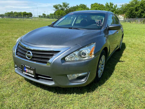 2015 Nissan Altima for sale at LA PULGA DE AUTOS in Dallas TX