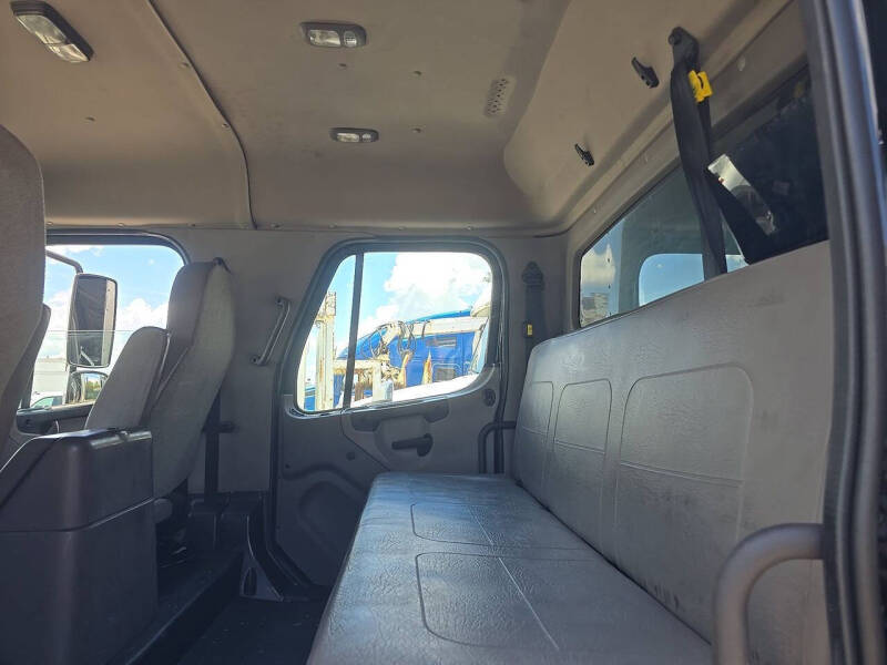 2019 Freightliner M2 106