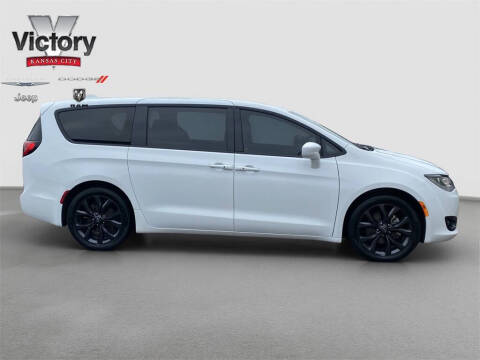 2020 Chrysler Pacifica Touring