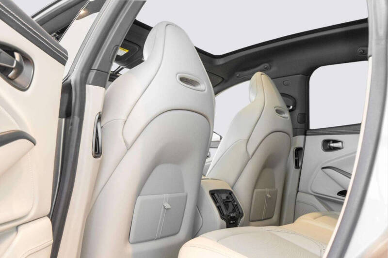 2023 Aston Martin DBX