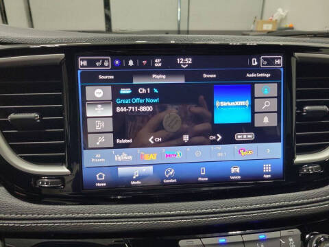 2026 Chrysler Pacifica Select