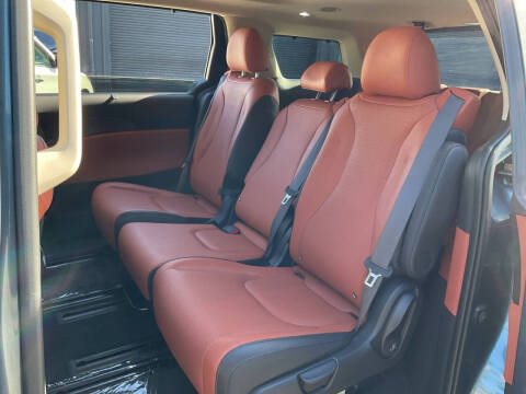 2025 Kia Carnival SX