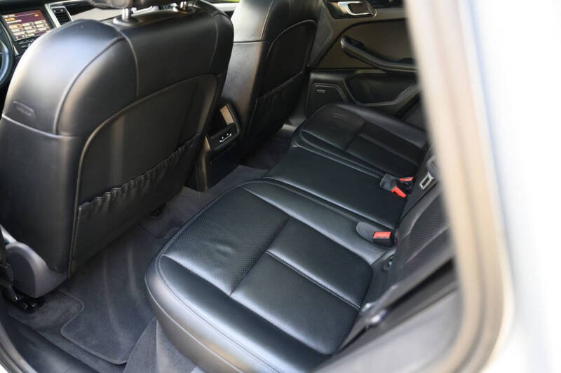 2015 Porsche Macan S
