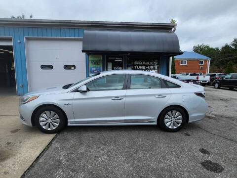 2016 Hyundai Sonata Hybrid for sale at Engle Road Auto in Fort Wayne IN