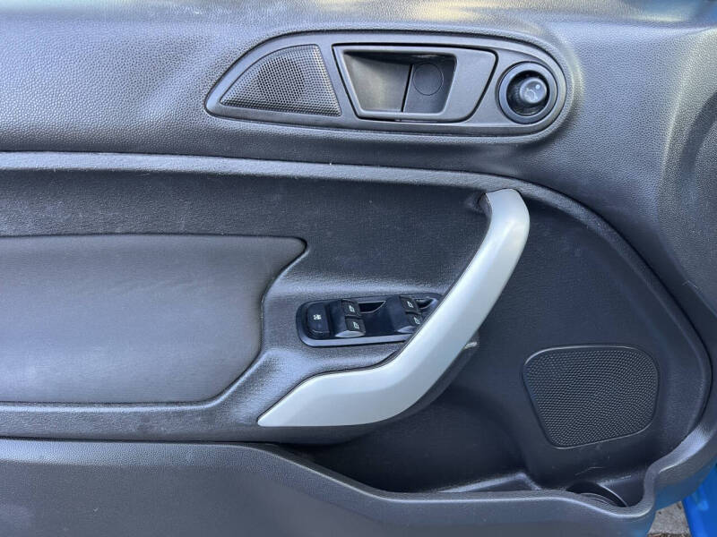 2012 Ford Fiesta SE
