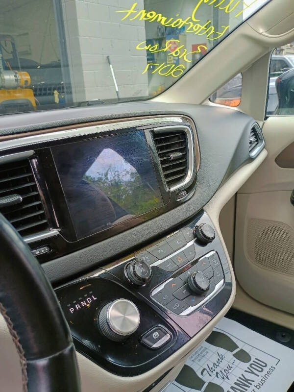 2017 Chrysler Pacifica Touring-L Plus