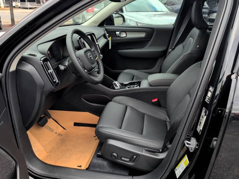 2026 Volvo XC40 B5 Plus