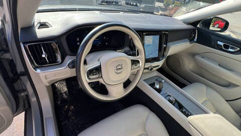 2024 Volvo S60 B5 Plus Dark Theme