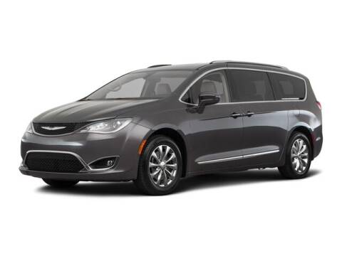 2018 Chrysler Pacifica for sale at Everyone's Financed At Borgman - BORGMAN OF HOLLAND LLC in Holland MI