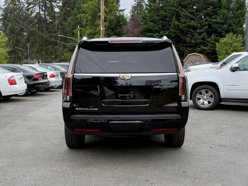 2016 Cadillac Escalade Luxury Collection