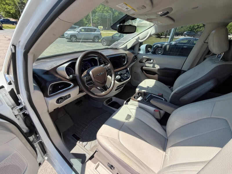 2017 Chrysler Pacifica Touring-L Plus