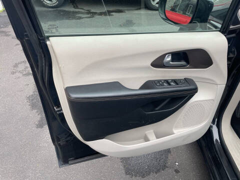 2017 Chrysler Pacifica Touring-L