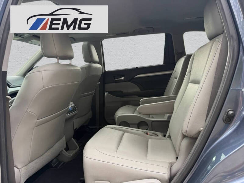 2017 Toyota Highlander SE