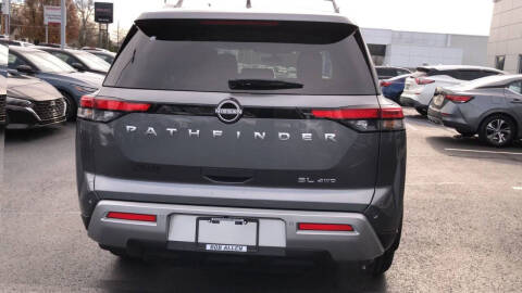 2025 Nissan Pathfinder SL