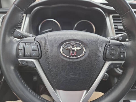 2017 Toyota Highlander SE