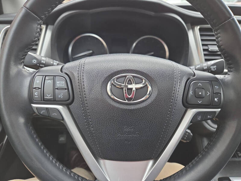 2017 Toyota Highlander SE