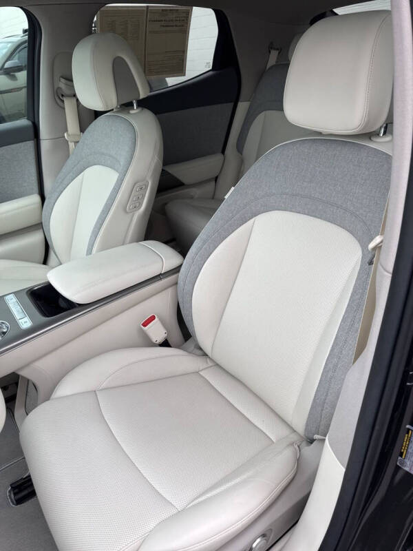 2024 Genesis GV60 Standard