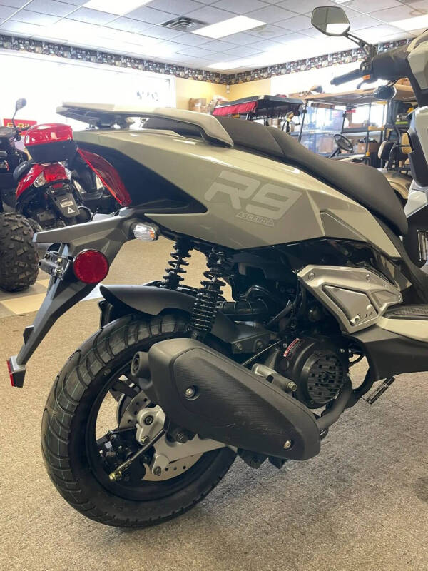 2025 ZNEN R9
