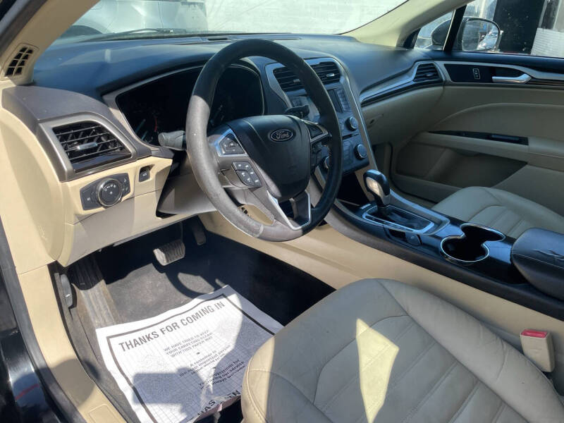 2016 Ford Fusion SE
