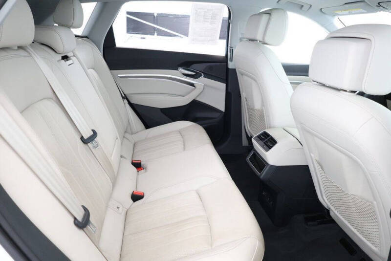 2024 Audi Q8 e-tron quattro Premium Plus