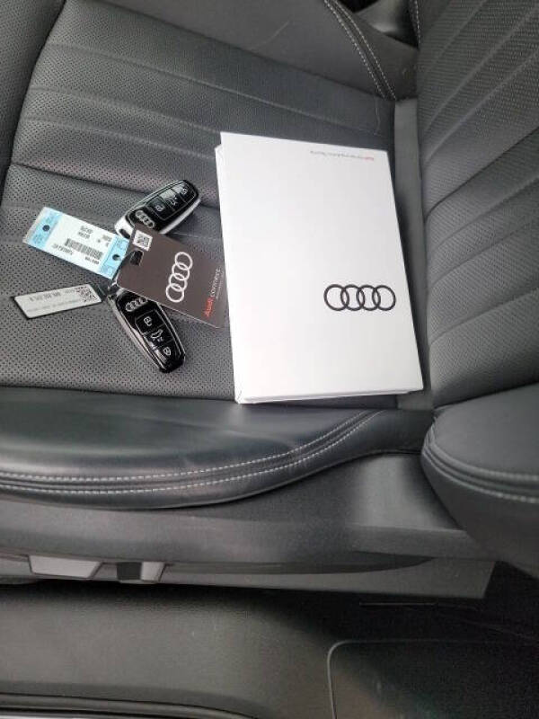 2024 Audi Q8 e-tron quattro Premium Plus