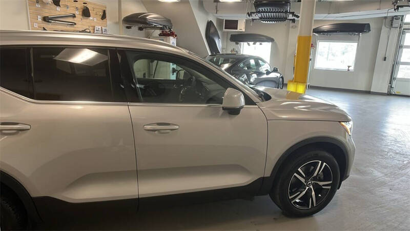 2025 Volvo XC40 B5 Core Bright Theme